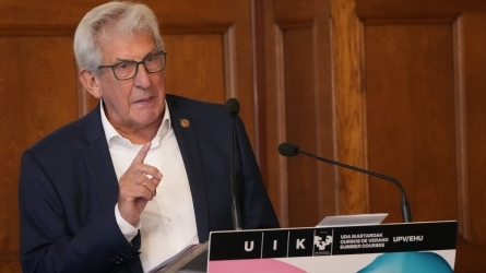 EAEko Zientzia eta Teknologiaren 45 urteko garapena Pedro Miguel Etxenikeren begiradatik EAEko Zientzia eta Teknologiaren 45 urteko garapena Pedro Miguel Etxenikeren begiradatik